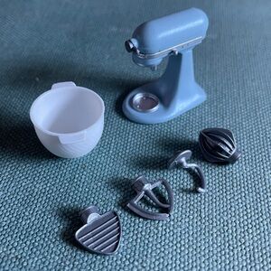 Zuru Mini Brands Miniverse KitchenAid Stand Mixer + Lip Couch + Trash Can